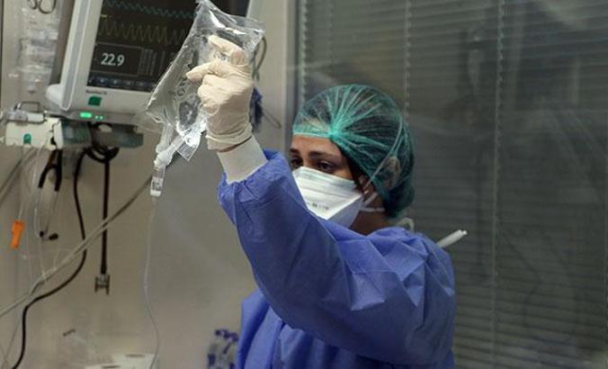 Koronavirüs salgınında günlük vaka sayısı 5 bin 703 oldu