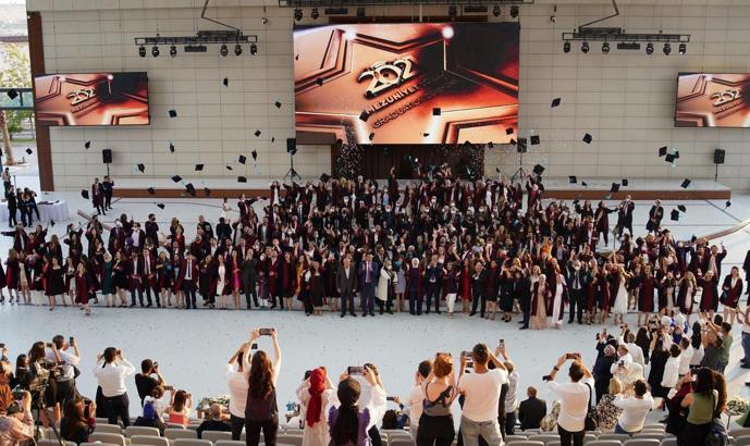 Hasan Kalyoncu Üniversitesi’nde 2021 mezunları kep attı