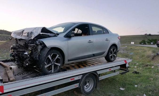 Çubuk'ta iki otomobil kafa kafaya çarpıştı: 5 yaralı