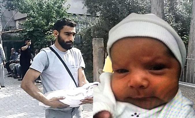 Yataktan düşüp ölen bir aylık kızını kucağında taşıdı