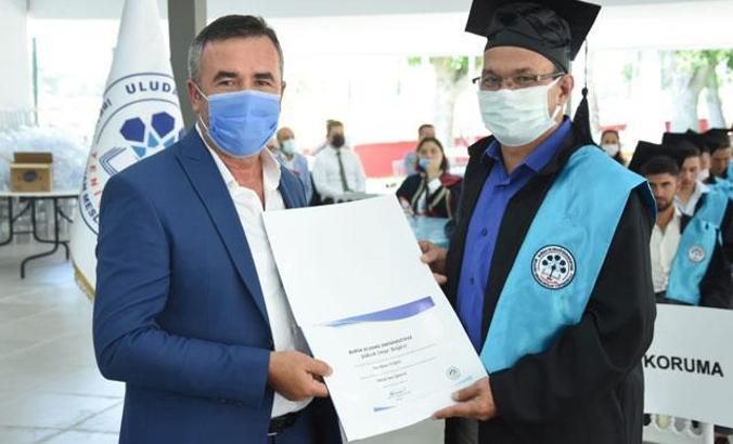 51 yaşındaki emekli astsubay üniversitede bölüm birincisi oldu