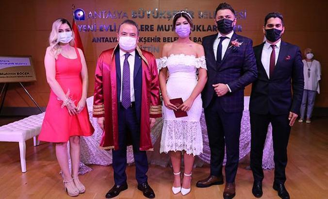 Ölüm döşeğinde verdiği sözü tutan Başkan Böcek, hemşiresinin nikahını kıydı