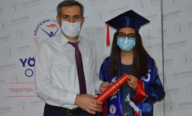 LGS birincisi Sare: Annemin emeğini ödeyemem