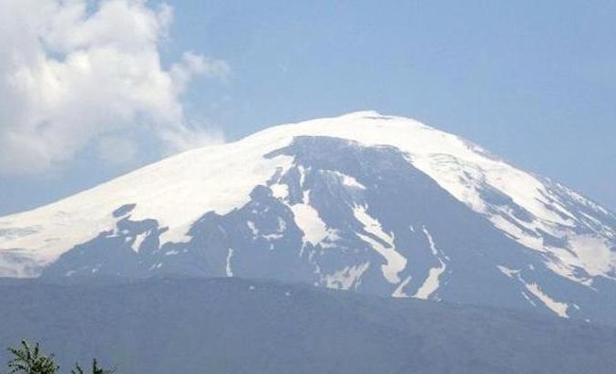 Ağrı Dağı'ndaki buzullar eridikçe hayvan figürleri ortaya çıkıyor