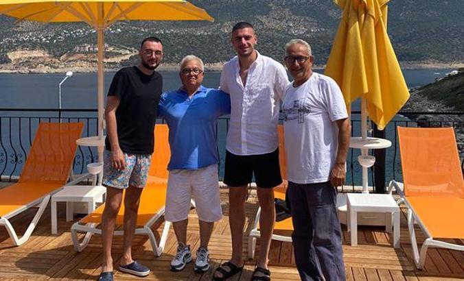 Merih Demiral Kaş'ta tatil yaptı