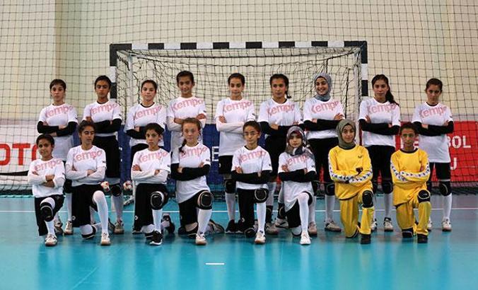 Şanlıurfalı 'Güneşin Çocukları' ilk kez hentbol salonunda antrenman yaptı