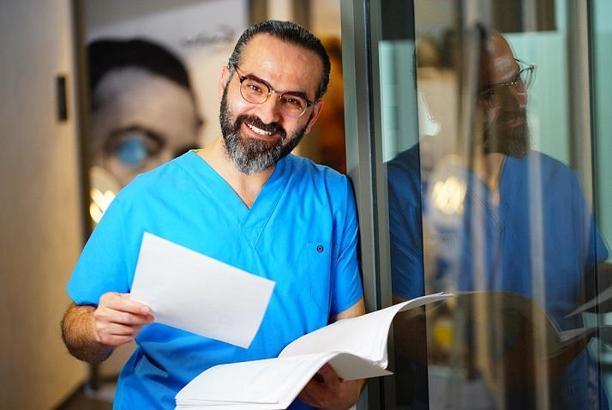 Aziz Aksöz, saçın sırlarla dolu yolculuğunu 'Değişime Baştan Başla' ile anlattı