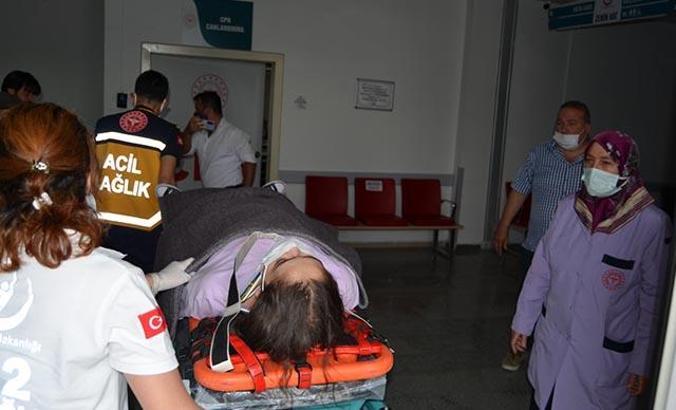 Aksaray'da otomobil refüje çarptı: 2'si çocuk 5 yaralı
