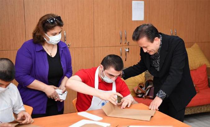 Özel çocuklardan çevreci üretim; naylon poşet yerine kese kâğıdı