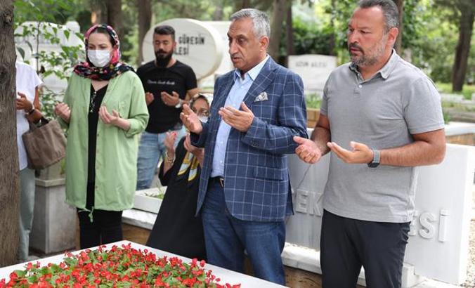 Kemal Sunal vefatının 21. yılında kabri başında anıldı