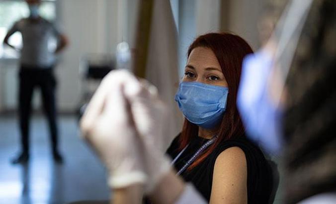 Hastalığı geçirenlerde 'tek doz' aşı uygulaması başladı