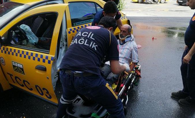 Başakşehir'de yangına gidilen itfaiye aracı taksiye çarptı: İki yaralı