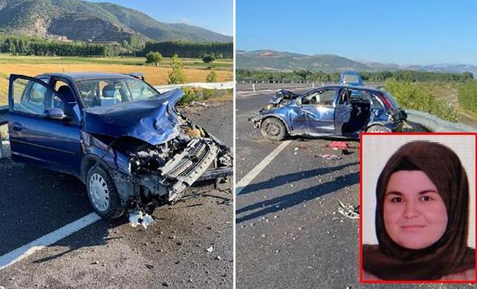 Otomobil bariyere çarptı: 8,5 aylık hamile Esra ve küçük Taha öldü