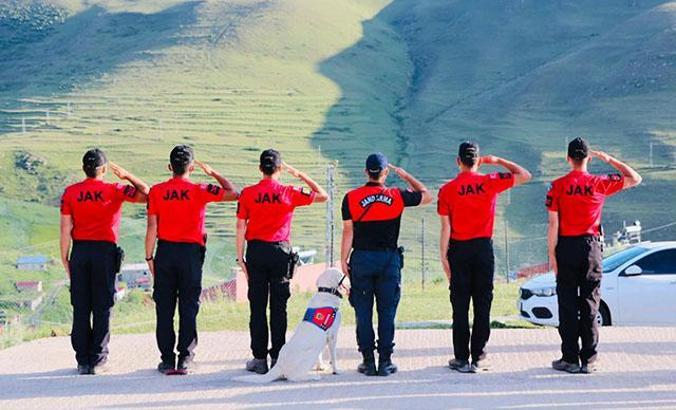 JAK timleri, Ata'nın siluetine selam durdu
