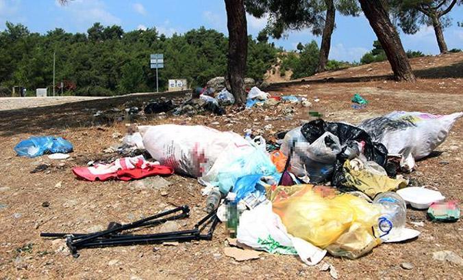 Adana'da mesire alanları, piknikçilerin çöpleriyle doldu
