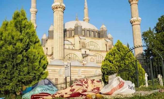 Kırkpınar için Edirne'ye gelenler, sokakta sabahladı