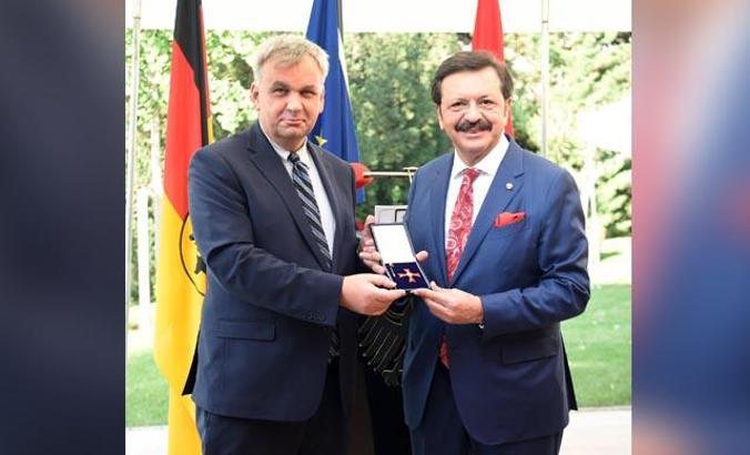 Almanya Federal Cumhuriyeti'nden TOBB Başkanı Hisarcıklıoğlu'na devlet nişanı