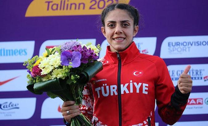 Meryem Bekmez, Avrupa'nın zirvesinden inmiyor