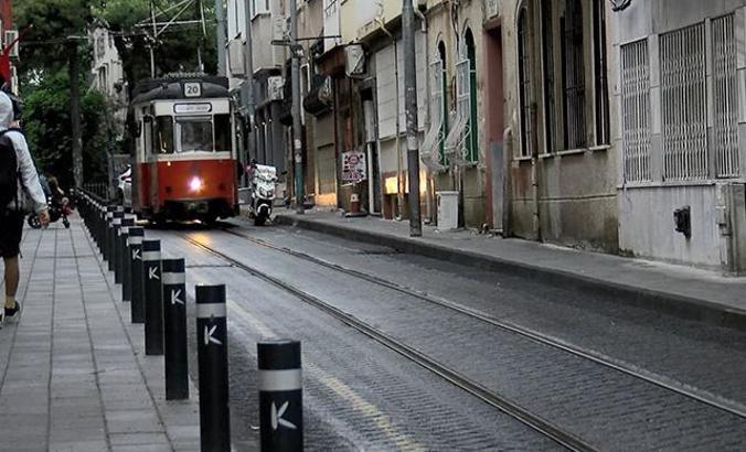 Kadıköy-Moda tramvay hattında 6 ayda 20 saatlik hatalı park engeli; köfte yemeye giden bile var
