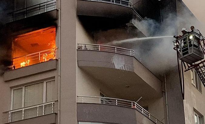 Niğde'de apartman yangını; 10 kişi dumandan etkilendi