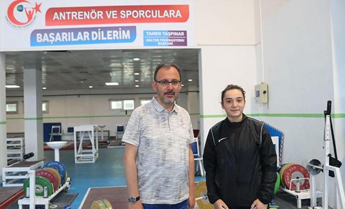 Bakan Kasapoğlu, Olimpiyat Hazırlık Merkezi'ni ziyaret etti