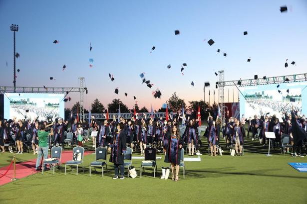 TEDÜ’nün 5 ve 6'ncı dönem mezunları kep attı