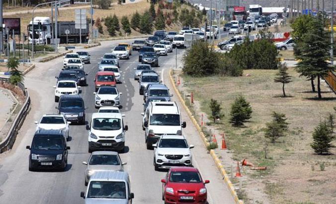 43 ilin geçiş noktası Kırıkkale'de bayram trafiği yoğunluğu