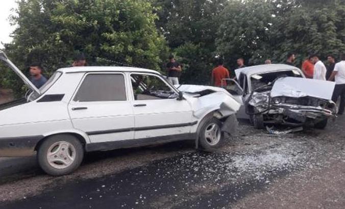 Adana'da 2 otomobil kafa kafaya çarpıştı: 2 yaralı