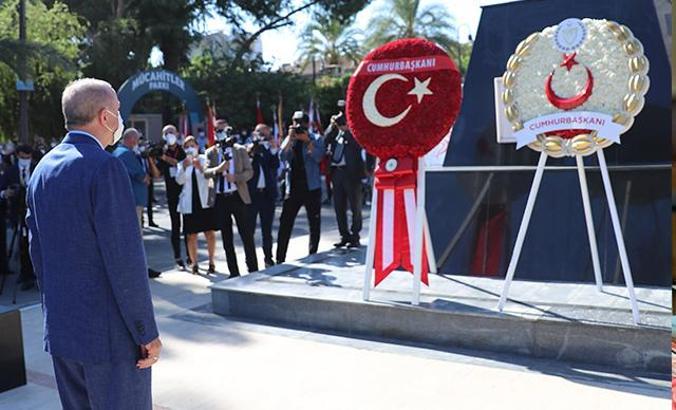 Cumhurbaşkanı Erdoğan Lefkoşa Atatürk Anıtı’a çelenk bıraktı