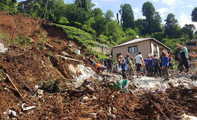 Rize'deki selde 47 bina yıkıldı, 99 binada ağır hasar var