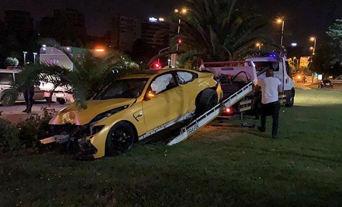 Caddebostan Sahili'nde lüks otomobiliyle kaza yapan sürücü kaçtı