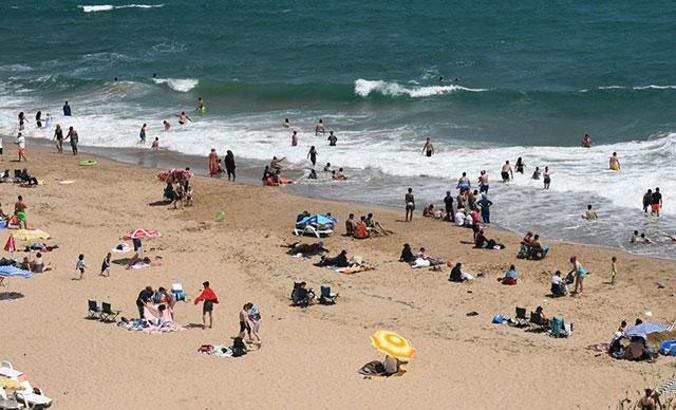 2 bin kişilik beldeye yaklaşık 50 bin kişi geldi; başkan 'gelmeyin' çağrısı yaptı