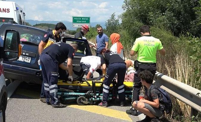 Çocuğunun tuvalet ihtiyacı için duran sürücü kazaya neden oldu: 6 yaralı