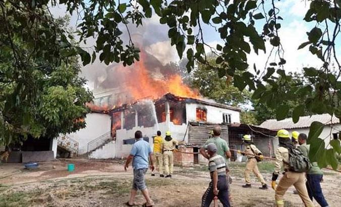 Şarköy'de yanan 2 katlı ev kullanılamaz hale geldi