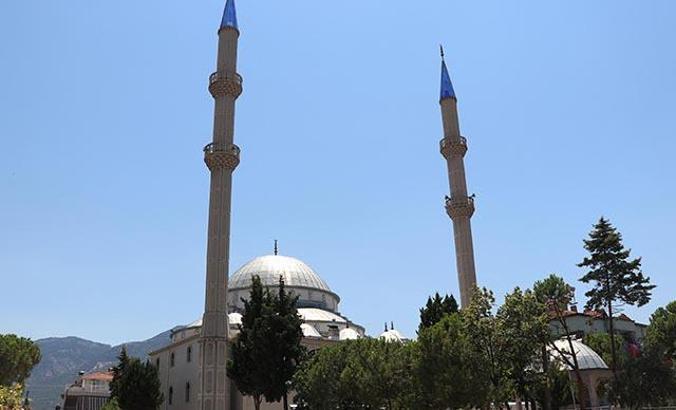 Denizli'de camiyi boyayla tahrip ettiler