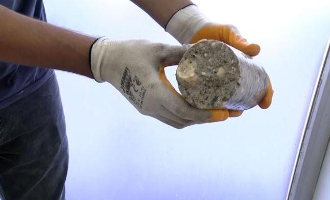 Güngören'de tahliye edilen binanın betonundan deniz kumu çıktı