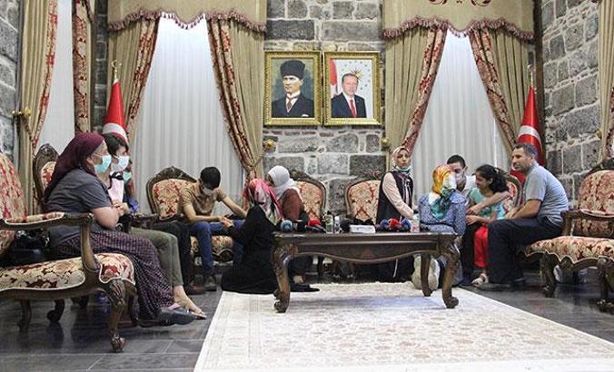 Diyarbakır'da HDP önündeki nöbette 3 aile daha evladına kavuştu