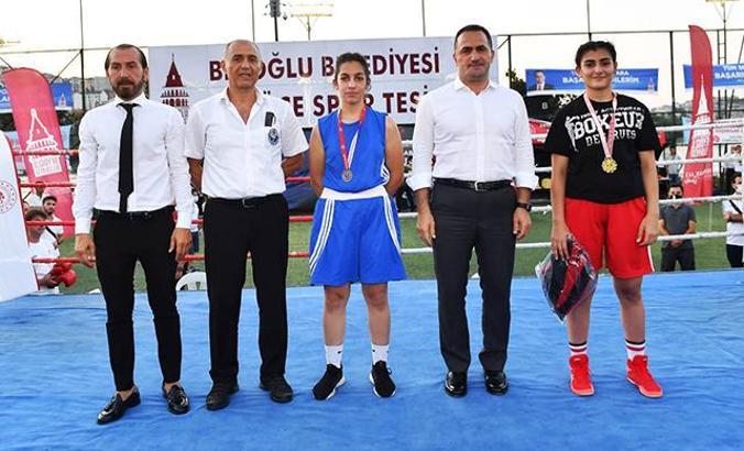 “Sporun her alanında gençlerimize destek vermeye devam edeceğiz”