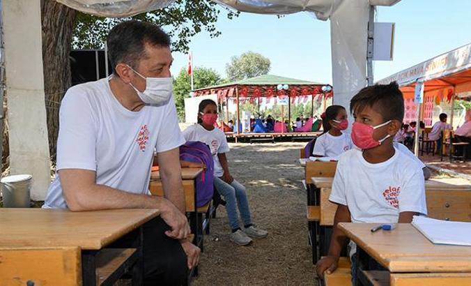 Bakan Selçuk: 11 ilde 'Mobil Okul' projesini başlatıyoruz