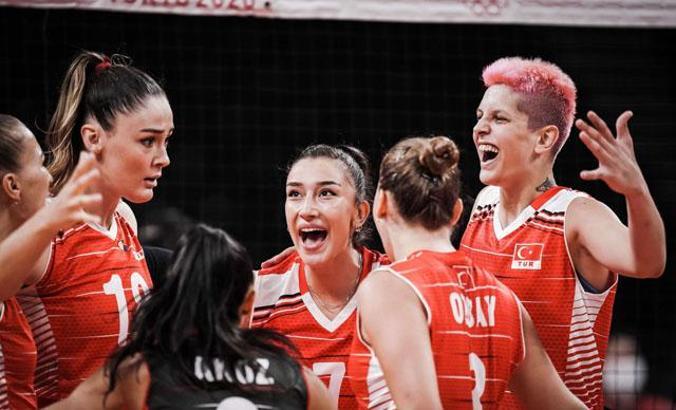 A Milli Kadın Voleybol Takımı'ndan tarihi başarı!