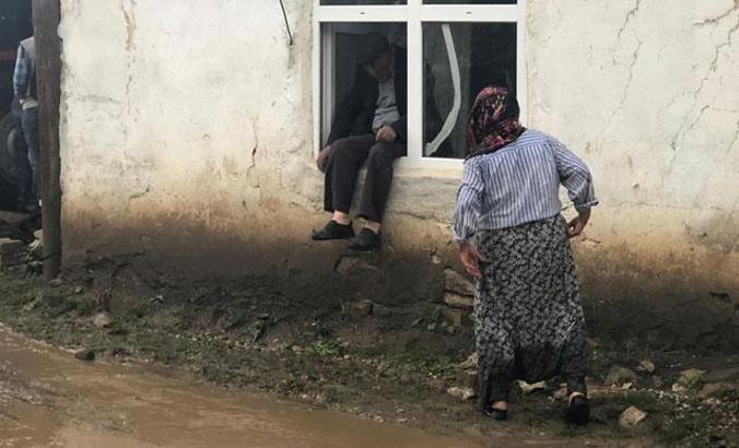 Bayburt'ta sağanak sele neden oldu; 11 hayvan öldü