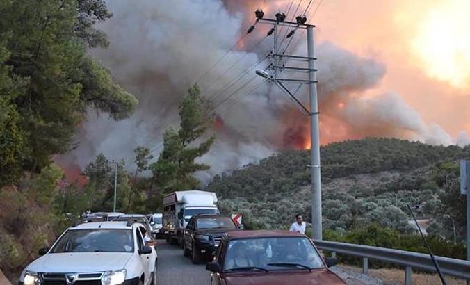 Milas yangınında 5'inci gün; termik santral bölgesine havadan müdahale