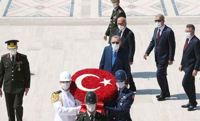 Cumhurbaşkanı Erdoğan'dan YAŞ üyeleri ile Anıtkabir ziyareti