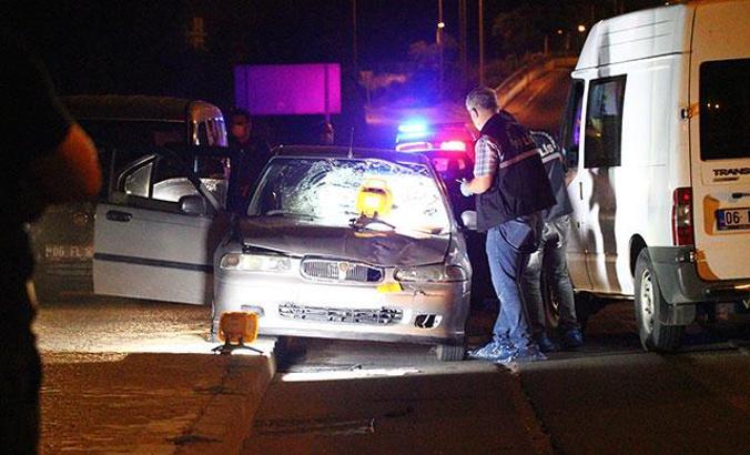 Otomobilden zorla indirilen kadın, bir başka otomobilin çarpmasıyla can verdi