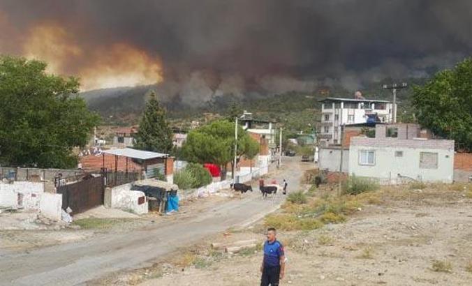 Çine’de orman yangınına müdahale sürüyor; 6 mahallede bazı evler boşaltıldı