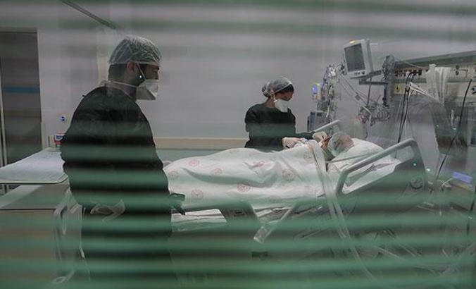 Koronavirüs salgınında günlük vaka sayısı 25 bin 100 oldu