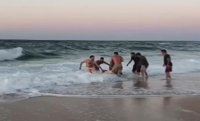 Karaburun'da denize giren adam boğuldu