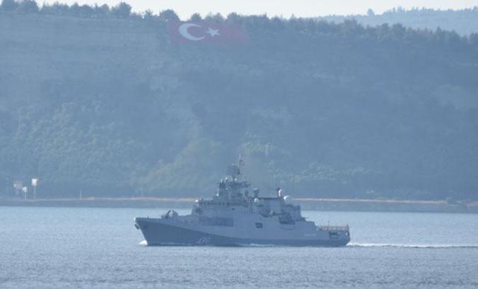 Romanian patrol ship and Russian warship passed through Canakkale Strait to Aegean