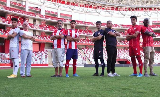 Antalyaspor'da yeni sezon formaları tanıtıldı