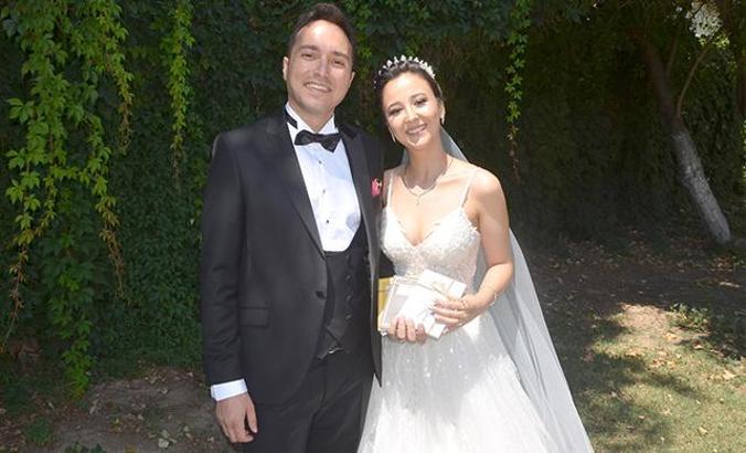 Düğün davetlilerine nikah şekeri yerine dünya klasiklerini verdiler